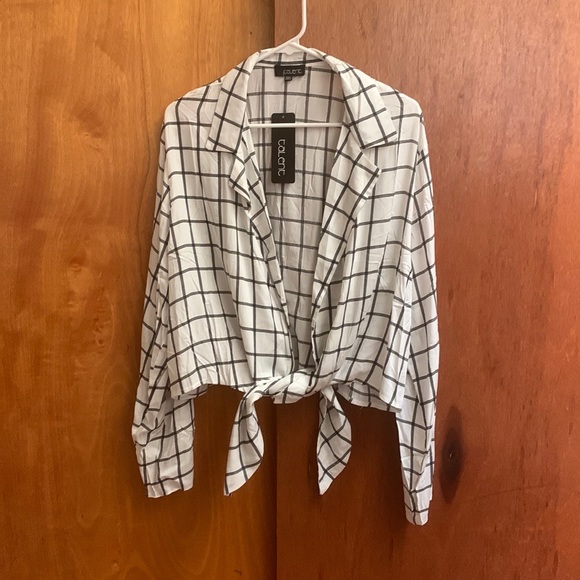 Tops - NWT! 3XL Windowpane Cropped Tie Front Blouse